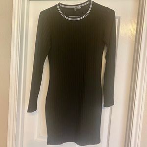Black long-sleeve ribbed body-con dress